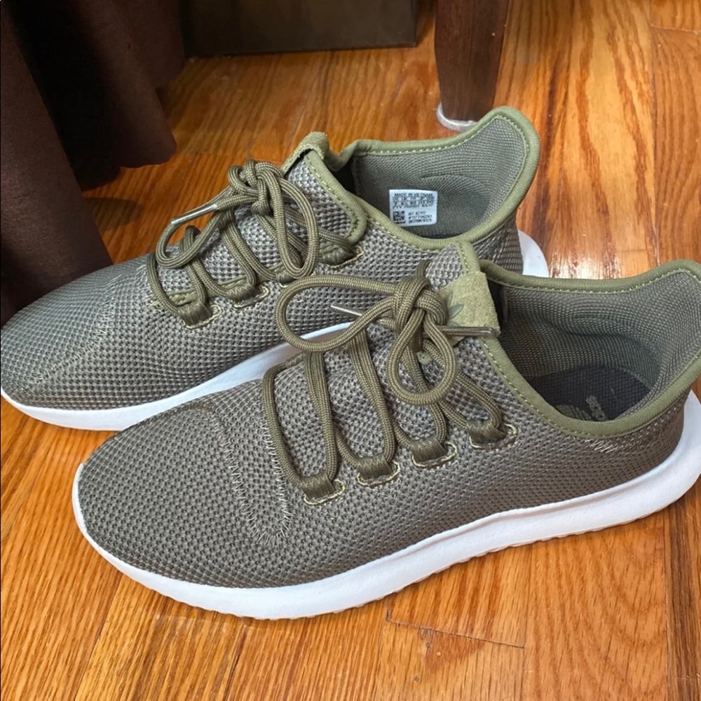Women’s sneakers
